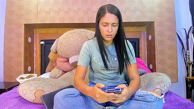 Snapshot of SofiAndNicol chatting on November 8, 11:10 am SofiAndNicol online show from November 8, 11:10 am