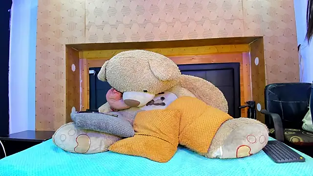 Snapshot of SofiAndNicol chatting on December 3, 10:24 am SofiAndNicol online show from December 3, 10:24 am