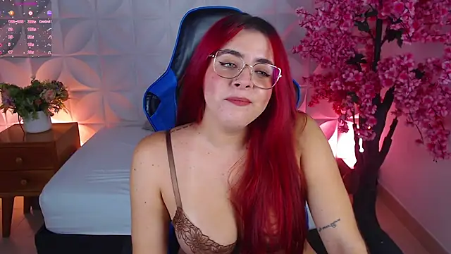 lizowenn  online show from February 9, 7:29 pm