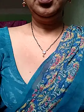 Snapshot of Rosy-B chatting on November 2, 12:24 am Rosy-B online show from November 2, 12:24 am