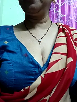 Snapshot of Rosy-B chatting on November 10, 9:47 pm Rosy-B online show from November 10, 9:47 pm