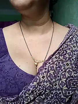 Snapshot of Rosy-B chatting on November 14, 12:31 am Rosy-B online show from November 14, 12:31 am