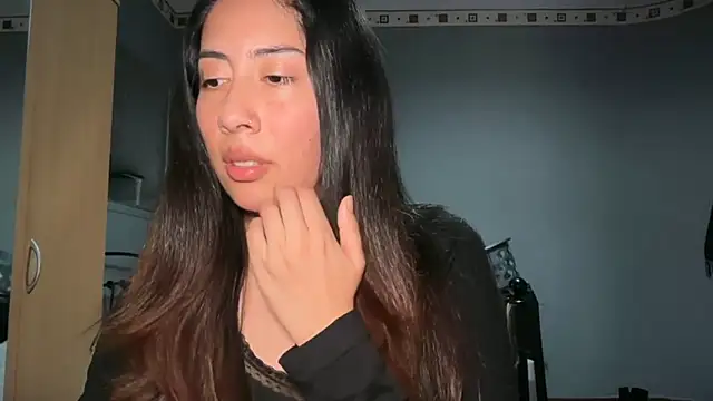 LorenaAnderson online show from April 23, 8:33 pm