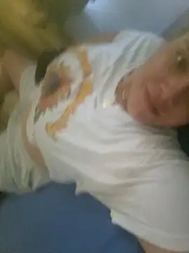 Snapshot of Off_the_Lesh chatting on November 19, 3:50 am Off the Lesh online show from November 19, 3:50 am