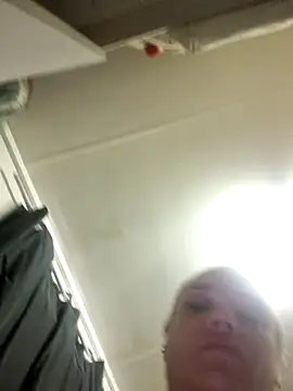 Snapshot of Off_the_Lesh chatting on February 13, 10:50 pm Off the Lesh online show from February 13, 10:50 pm