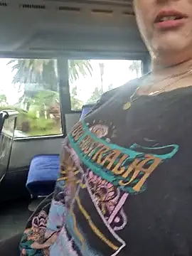 Snapshot of Off_the_Lesh chatting on February 19, 6:20 am Off the Lesh online show from February 19, 6:20 am