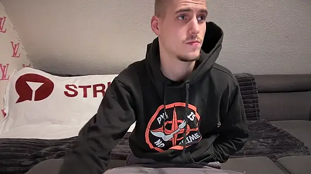 Snapshot of Cookieboy88 chatting on January 7, 7:38 pm Cookieboy88 online show from January 7, 7:38 pm