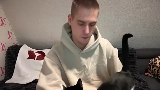 Snapshot of Cookieboy88 chatting on January 13, 7:53 pm Cookieboy88 online show from January 13, 7:53 pm