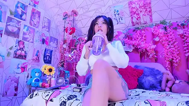 Alicebenett online show from April 5, 8:39 pm