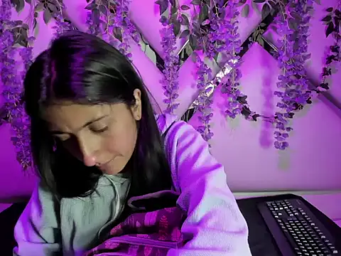 Snapshot of Cameron_cutte chatting on October 30, 8:42 pm Cameron cutte online show from October 30, 8:42 pm