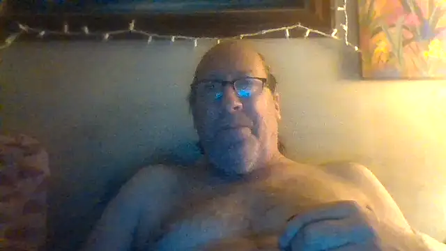 Snapshot of hornyrich69 chatting on January 9, 3:58 am hornyrich69 online show from January 9, 3:58 am