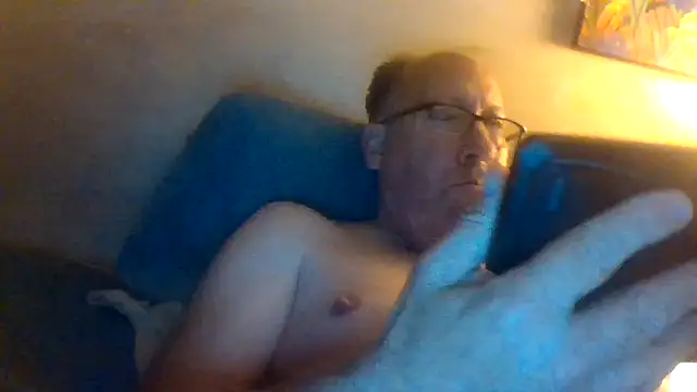 Snapshot of hornyrich69 chatting on March 7, 6:13 am hornyrich69 online show from March 7, 6:13 am