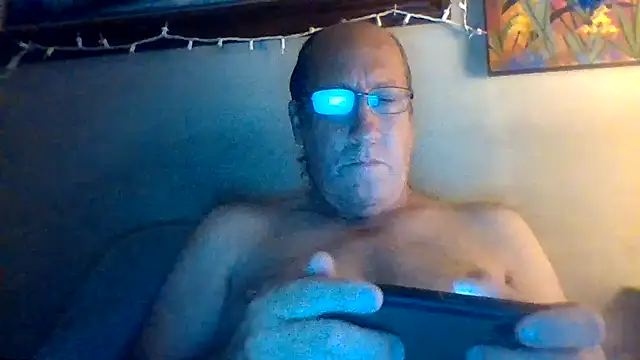 Snapshot of hornyrich69 chatting on September 18, 3:30 am hornyrich69 online show from September 18, 3:30 am