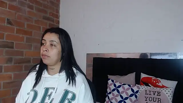 Snapshot of salome__hills1 chatting on November 22, 1:32 pm salome hills1 online show from November 22, 1:32 pm