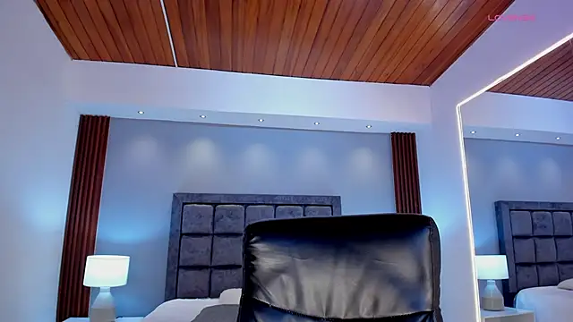 Snapshot of Emmaa_Robertss chatting on December 11, 5:15 pm Emmaa Robertss online show from December 11, 5:15 pm