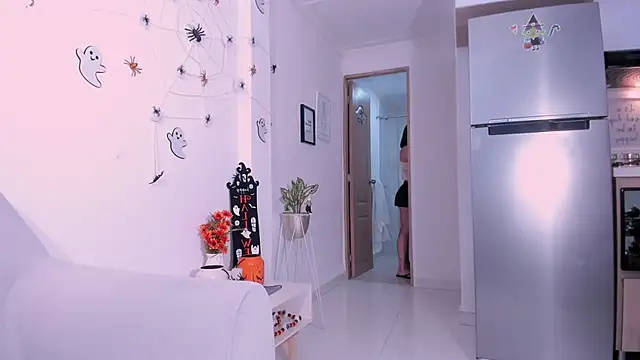 DannaHyde online show from October 17, 5:15 pm