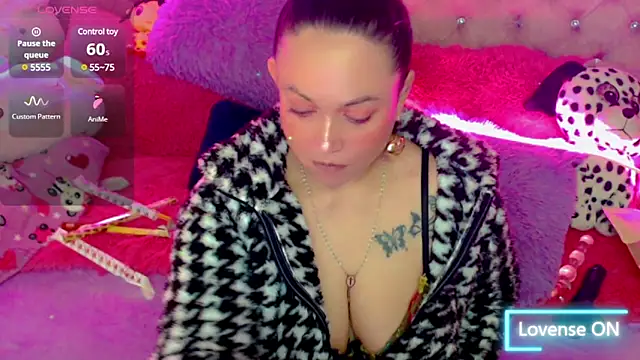 Snapshot of martina_bk chatting on January 23, 7:43 am martina bk online show from January 23, 7:43 am