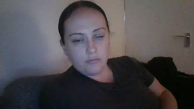 Snapshot of CurvyQueen2023 chatting on October 5, 7:56 pm CurvyQueen2023 online show from October 5, 7:56 pm