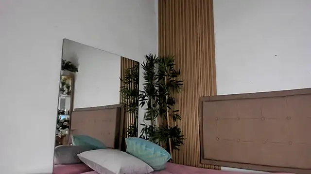 Natasha  Sccott online show from February 12, 7:56 pm