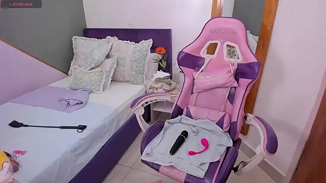 Snapshot of kitty_kayo chatting on February 19, 9:28 am kitty kayo online show from February 19, 9:28 am