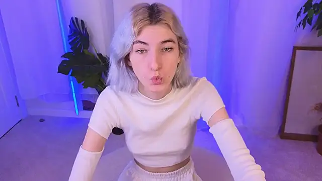 Snapshot of Mia_Cheers chatting on December 7, 1:51 pm Mia Cheers online show from December 7, 1:51 pm