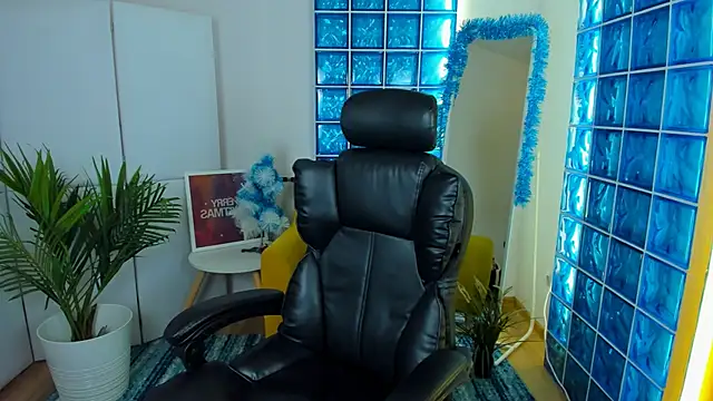 Snapshot of Mia_Cheers chatting on December 13, 1:44 pm Mia Cheers online show from December 13, 1:44 pm