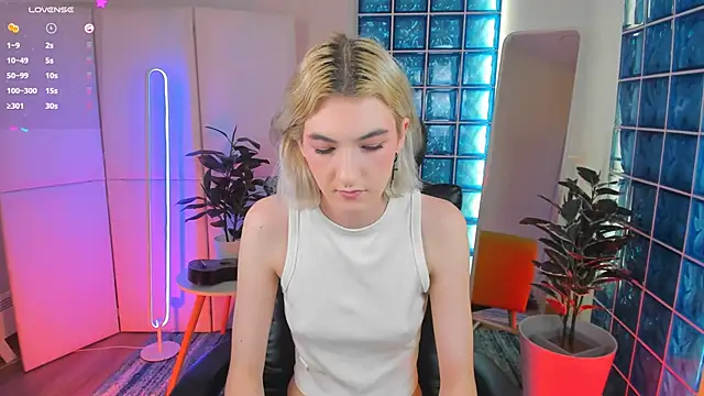 Snapshot of Mia_Cheers chatting on January 29, 4:52 pm Mia Cheers online show from January 29, 4:52 pm