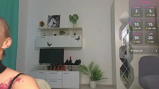 Molliblum online show from June 3, 2:19 pm