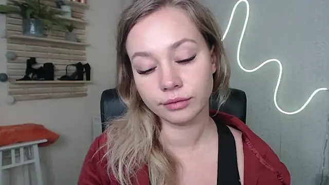 Snapshot of holly_xglam chatting on December 4, 8:34 am holly xglam online show from December 4, 8:34 am