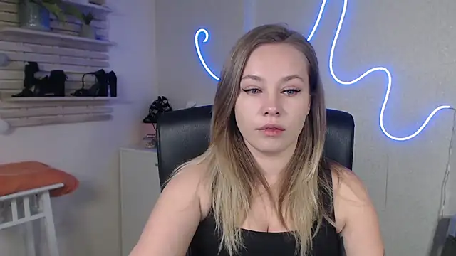 Snapshot of holly_xglam chatting on December 11, 8:18 pm holly xglam online show from December 11, 8:18 pm