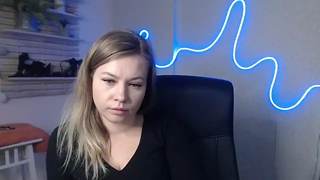 Snapshot of holly_xglam chatting on December 19, 6:34 am holly xglam online show from December 19, 6:34 am