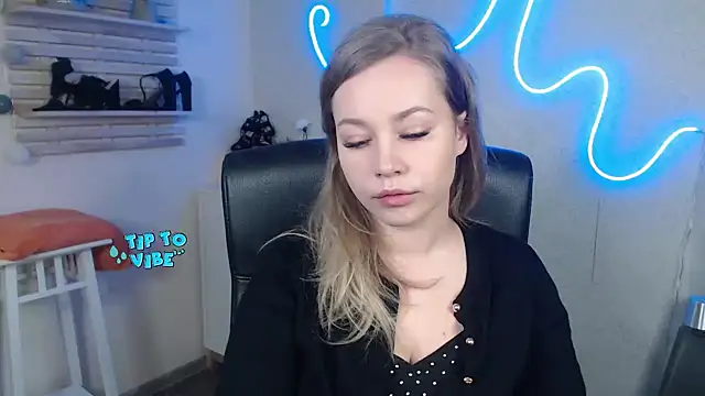 Snapshot of holly_xglam chatting on December 30, 6:31 am holly xglam online show from December 30, 6:31 am