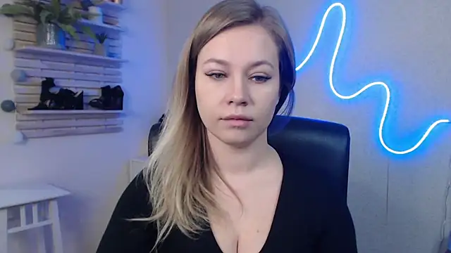 Snapshot of holly_xglam chatting on January 3, 6:33 am holly xglam online show from January 3, 6:33 am