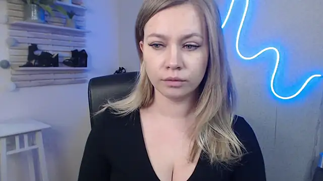 Snapshot of holly_xglam chatting on January 3, 10:52 am holly xglam online show from January 3, 10:52 am