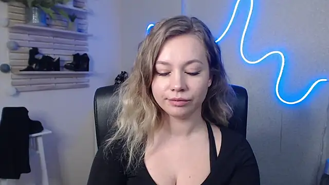 Snapshot of holly_xglam chatting on January 7, 7:42 am holly xglam online show from January 7, 7:42 am