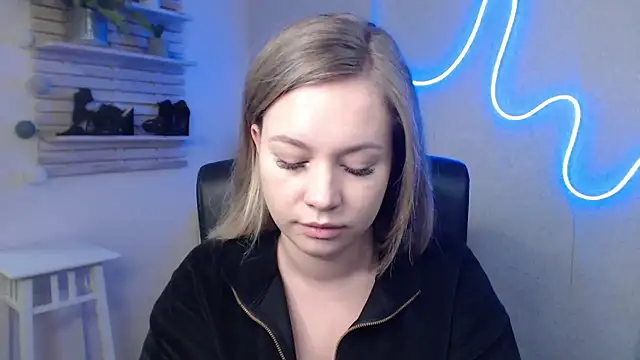Snapshot of holly_xglam chatting on January 8, 7:24 am holly xglam online show from January 8, 7:24 am
