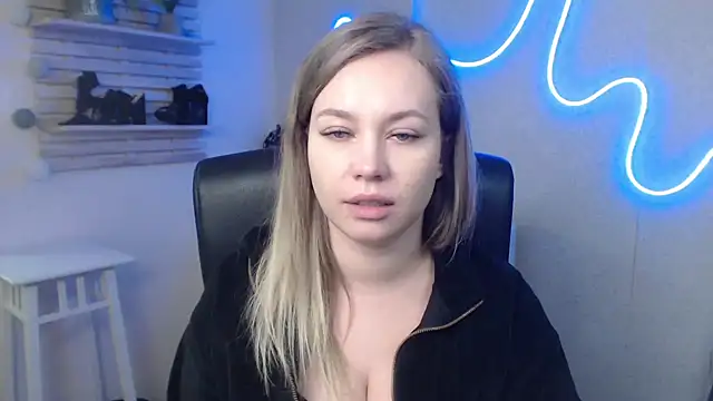 Snapshot of holly_xglam chatting on January 8, 10:26 am holly xglam online show from January 8, 10:26 am