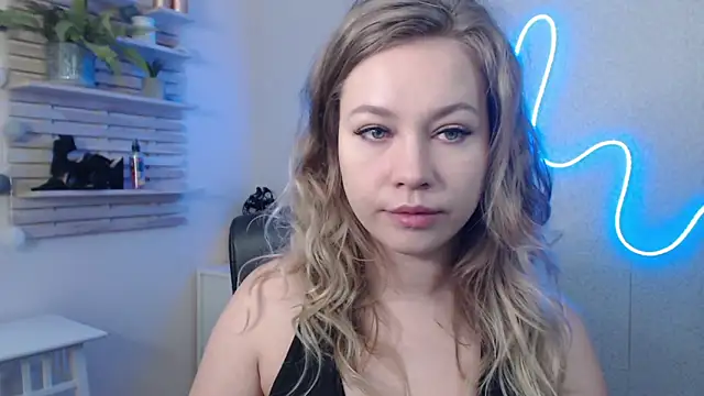 Snapshot of holly_xglam chatting on January 13, 3:23 am holly xglam online show from January 13, 3:23 am