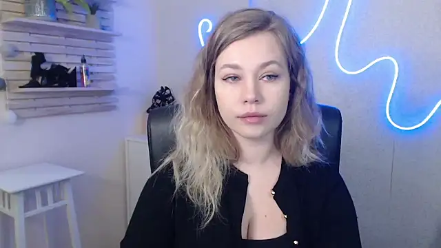 Snapshot of holly_xglam chatting on January 14, 3:11 am holly xglam online show from January 14, 3:11 am