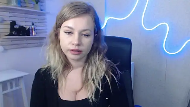 Snapshot of holly_xglam chatting on January 14, 9:13 am holly xglam online show from January 14, 9:13 am