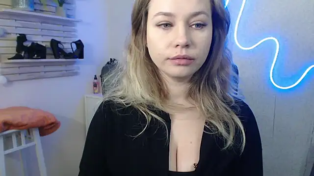 Snapshot of holly_xglam chatting on January 15, 4:15 am holly xglam online show from January 15, 4:15 am