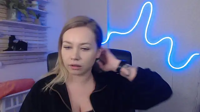 Snapshot of holly_xglam chatting on January 17, 9:39 am holly xglam online show from January 17, 9:39 am