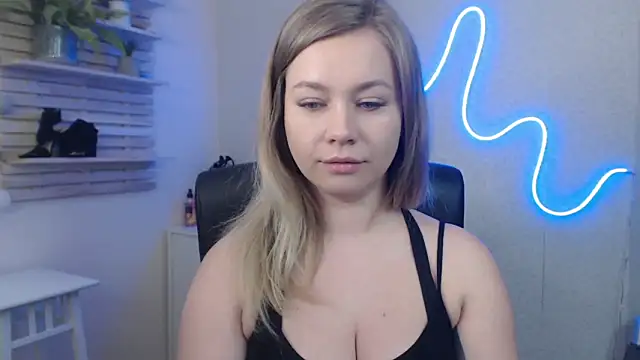 Snapshot of holly_xglam chatting on January 21, 6:33 am holly xglam online show from January 21, 6:33 am