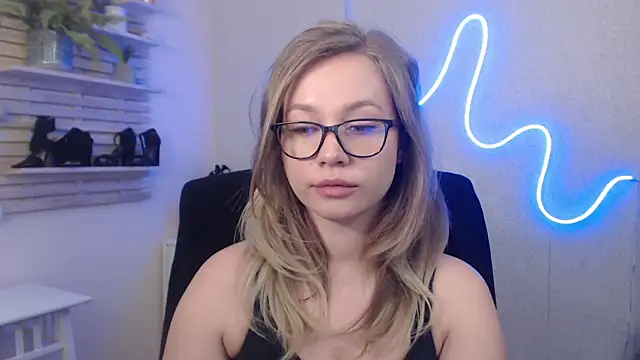 Snapshot of holly_xglam chatting on January 22, 6:20 am holly xglam online show from January 22, 6:20 am
