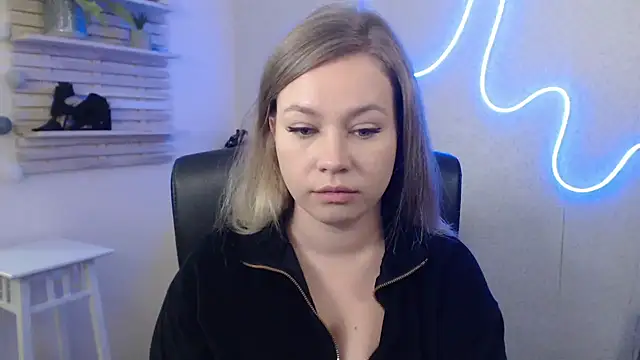 Snapshot of holly_xglam chatting on January 24, 9:28 am holly xglam online show from January 24, 9:28 am
