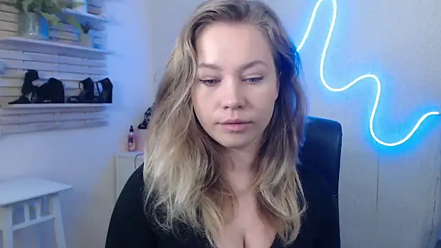 Snapshot of holly_xglam chatting on January 29, 2:30 am holly xglam online show from January 29, 2:30 am