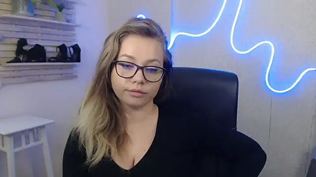 Snapshot of holly_xglam chatting on January 29, 8:51 am holly xglam online show from January 29, 8:51 am