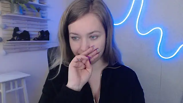 Snapshot of holly_xglam chatting on February 5, 9:15 am holly xglam online show from February 5, 9:15 am