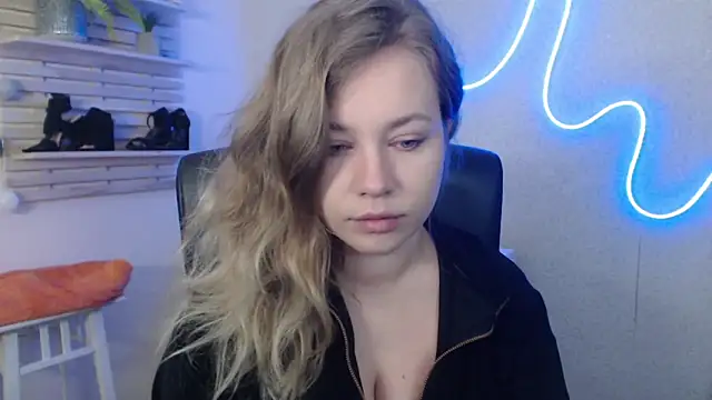 Snapshot of holly_xglam chatting on February 7, 1:25 am holly xglam online show from February 7, 1:25 am
