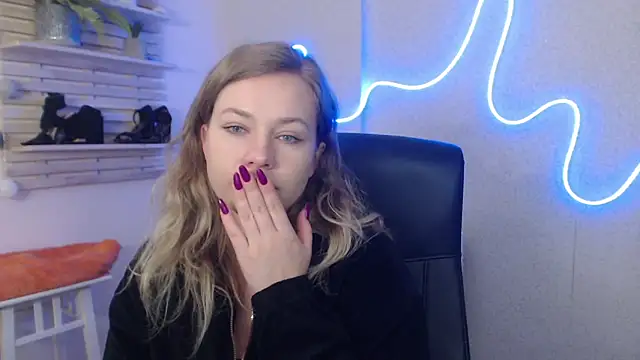 Snapshot of holly_xglam chatting on February 7, 4:27 am holly xglam online show from February 7, 4:27 am